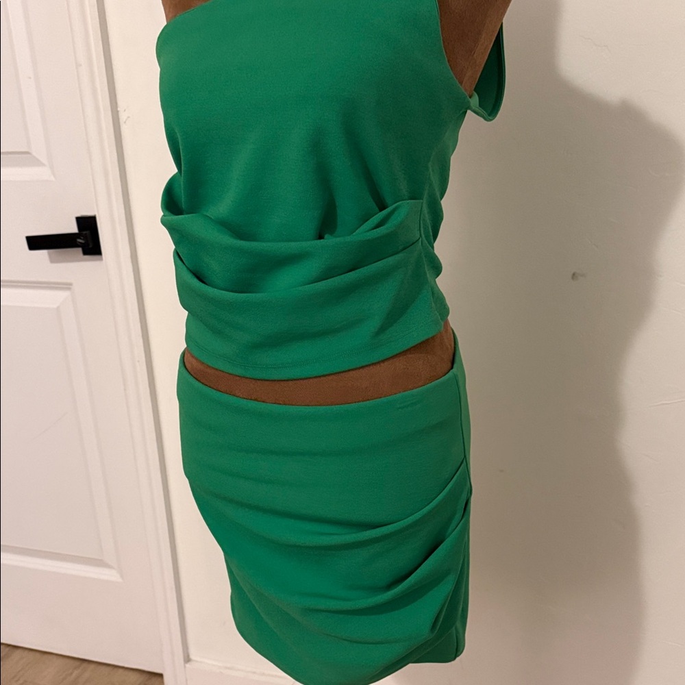 2 piece Green One-Shoulder Zara outfit - Picture 2 of 6